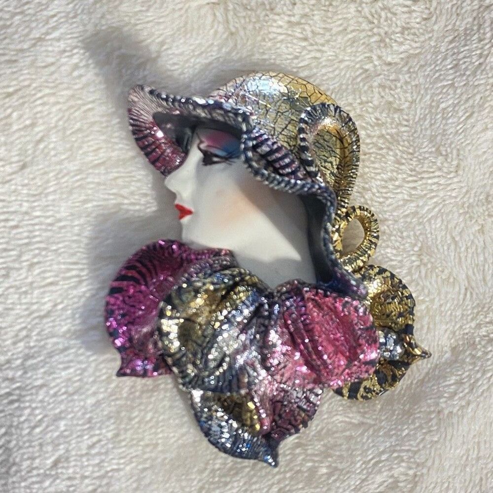 VTG 1980s Lady Face Brooch Pin Elegant Woman Hat Ruffled Collar Pink Gold Multi